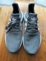 Adidas Sneaker in grau weiß, große 45.5 Frankfurt am Main - Innenstadt Vorschau