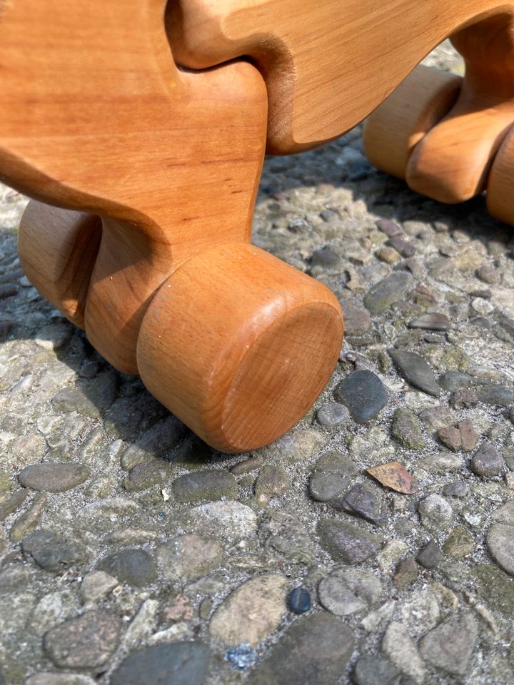 Holz Dackel Hund auf Rollen Spielzeug Deko tolle Qualität in Niebüll