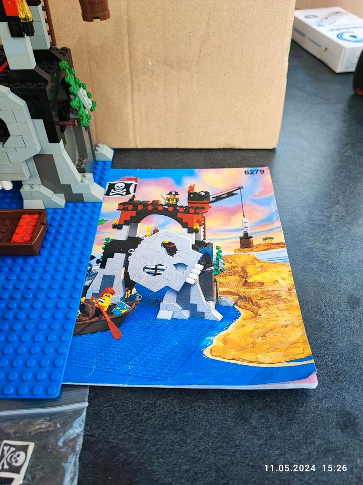 Lego 6279 Pirates" Skull Island in Linnich