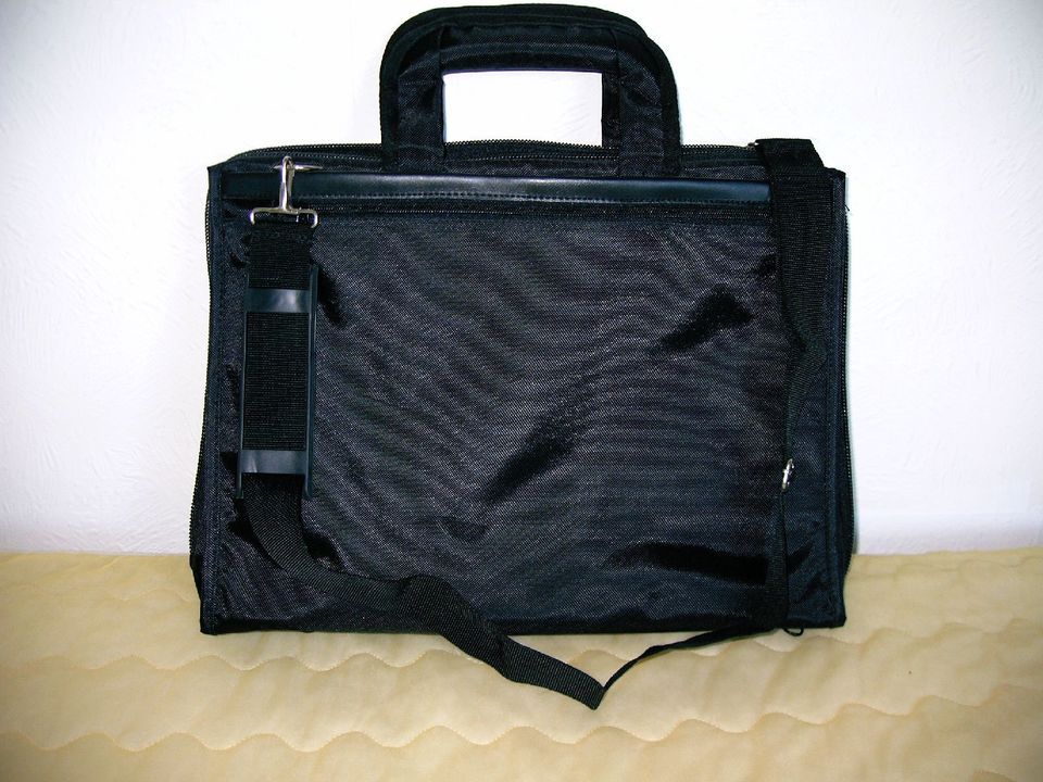 nagelneue unbenutzte Aktentasche, Laptop-Tasche, schwarz Tragegur in Köln