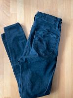 Levi‘s Jeans 720 schwarz Größe 26 Frankfurt am Main - Bergen-Enkheim Vorschau
