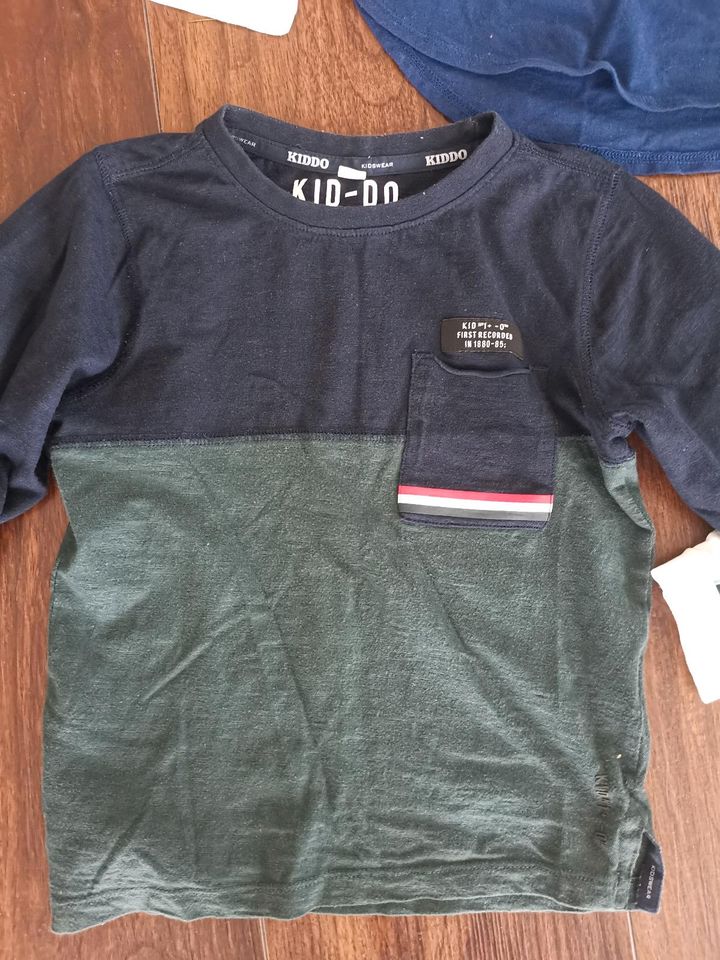 4 Langarmshirt Gr 122/128.   16€ in Bitburg