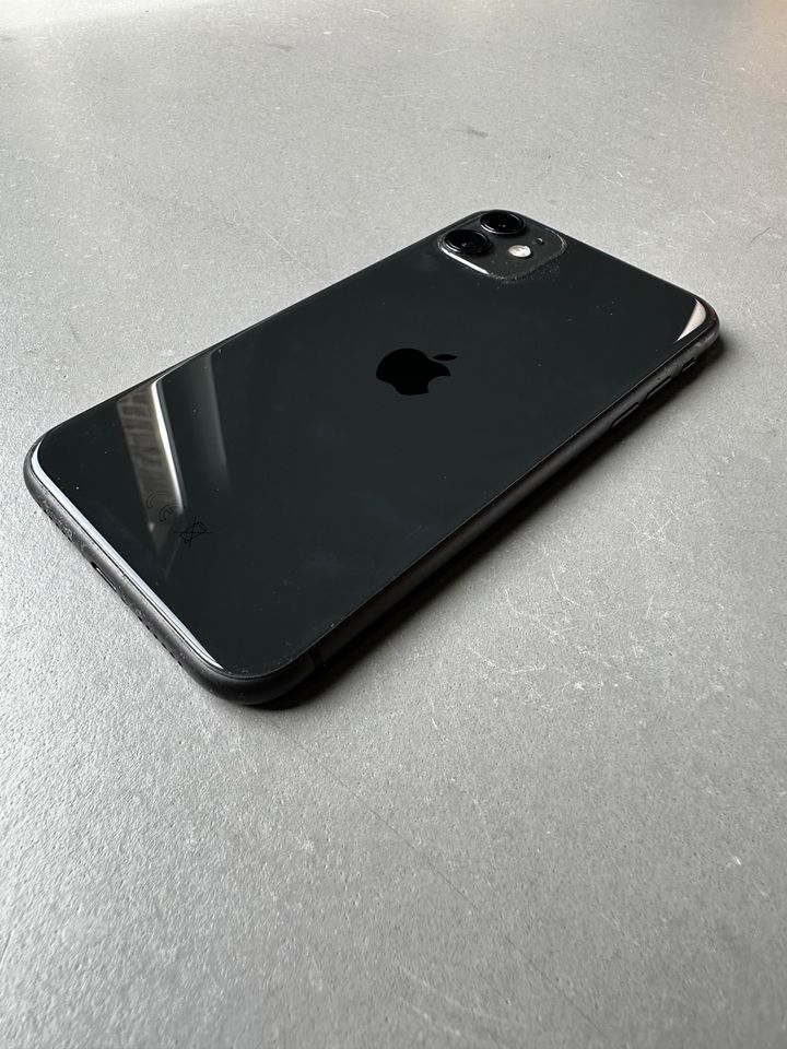 iPhone 11 / 64GB / Black / Schwarz in Düsseldorf