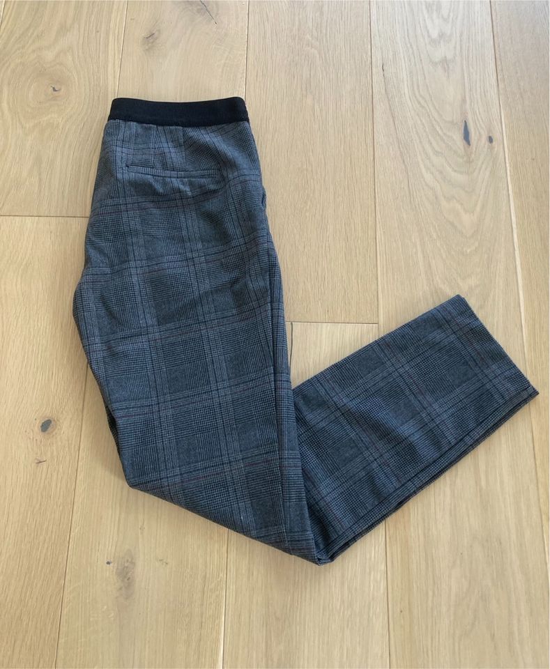 Zara basic Bundfaltenhose Gr S in München