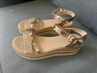 NEUE Damen Sandalen Gr: 39 NEU Nordrhein-Westfalen - Bedburg Vorschau