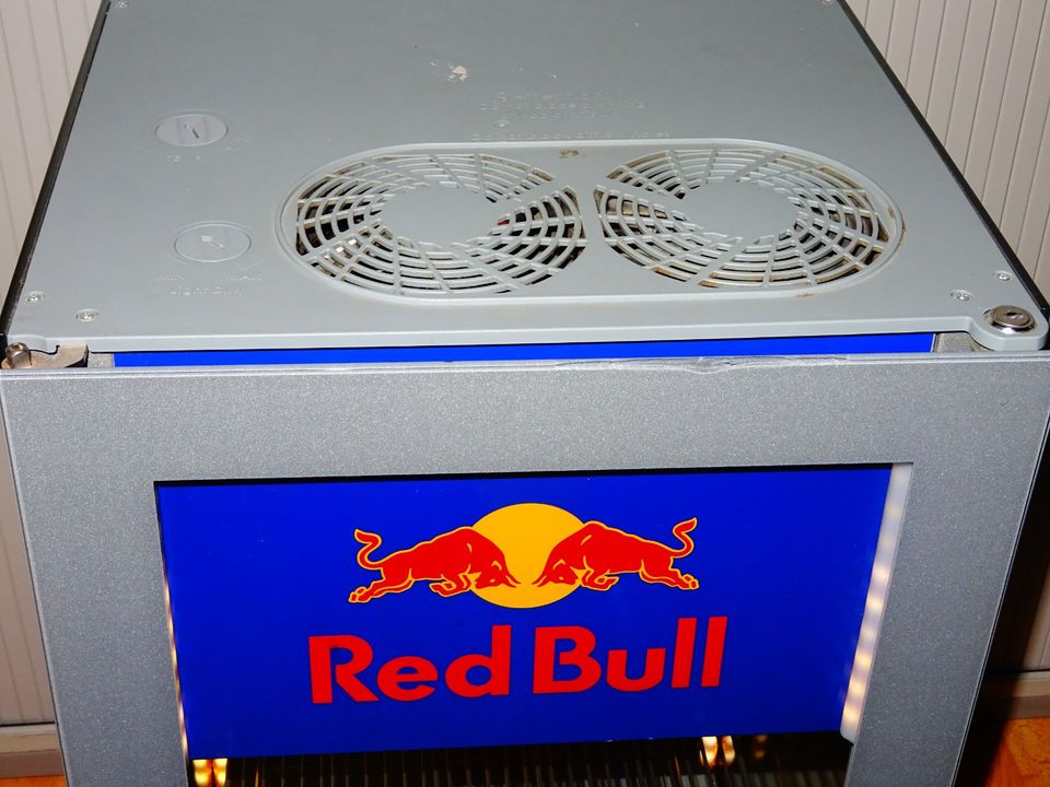 Red Bull Kühlschrank - Maße 39 cm x 39 cm x 62 cm in Frankfurt am Main