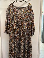 Schönes Kleid mit Blumenmuster in Größe 44/46/48 Niedersachsen - Rosengarten Vorschau