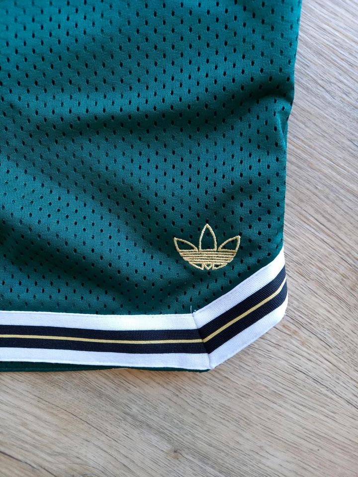 ADIDAS ORIGINALS THYSHAWN BASKETBALLSHORTS IN GRÜN in Meppen