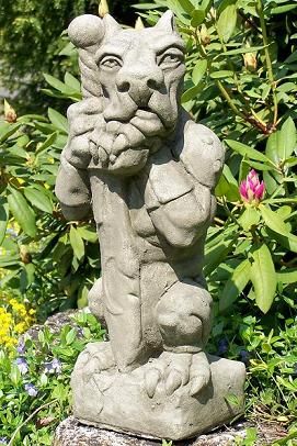 Torwächter Sir James mit Schwert Gargoyle Garten Figur Steinguss in Esslingen
