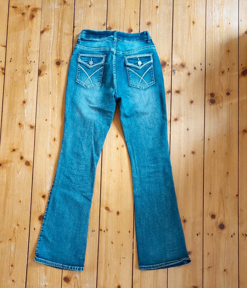 Bootcut Jeanshose mit verzierten Hosentaschen y2k in Hannover