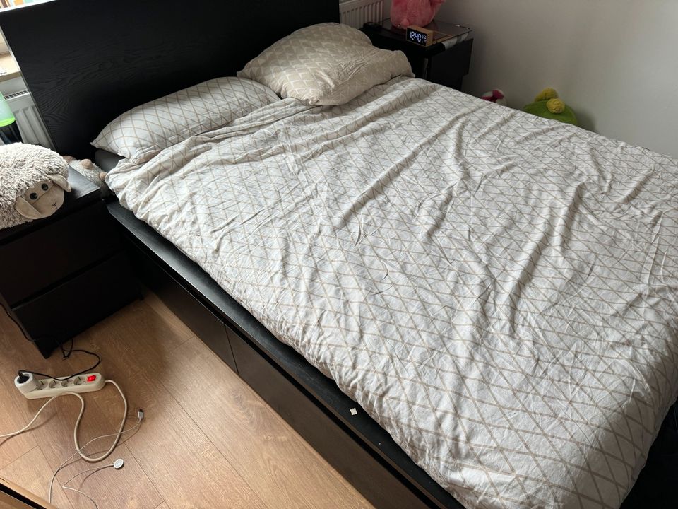 Bett 140cm mit Matratze und Lattenrost in Nürnberg (Mittelfr)