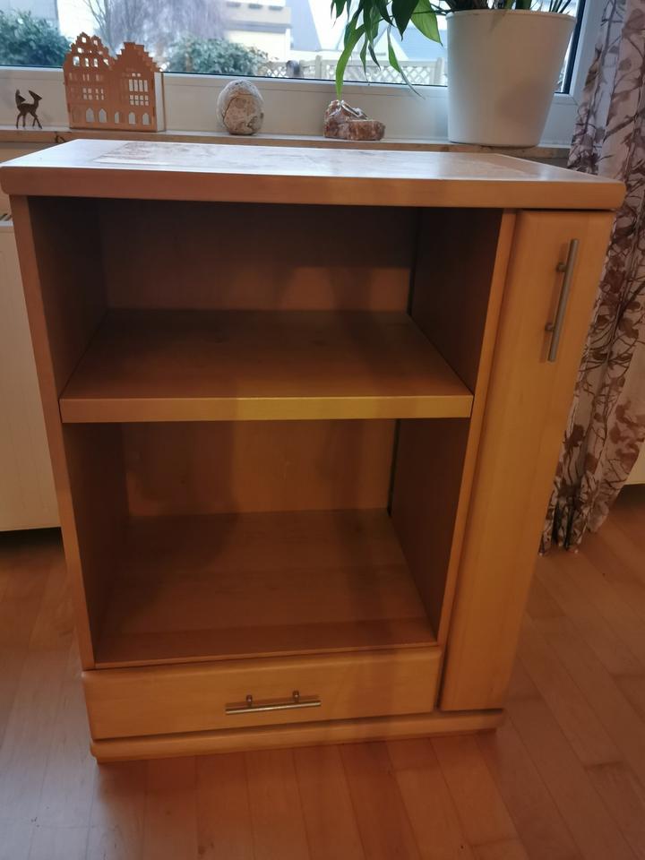 Schöne Anrichte, Kommode aus Erle massiv, Stereoanlage Hifi in Bad Nenndorf