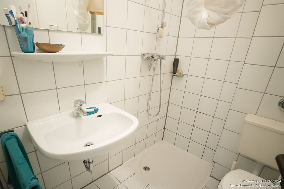 Uninahes Studentenappartement mit Balkon und Stellplatz in Bielefeld