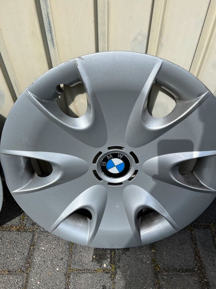 BMW 1er E87 16 Zoll Original Radkappen in Roetgen