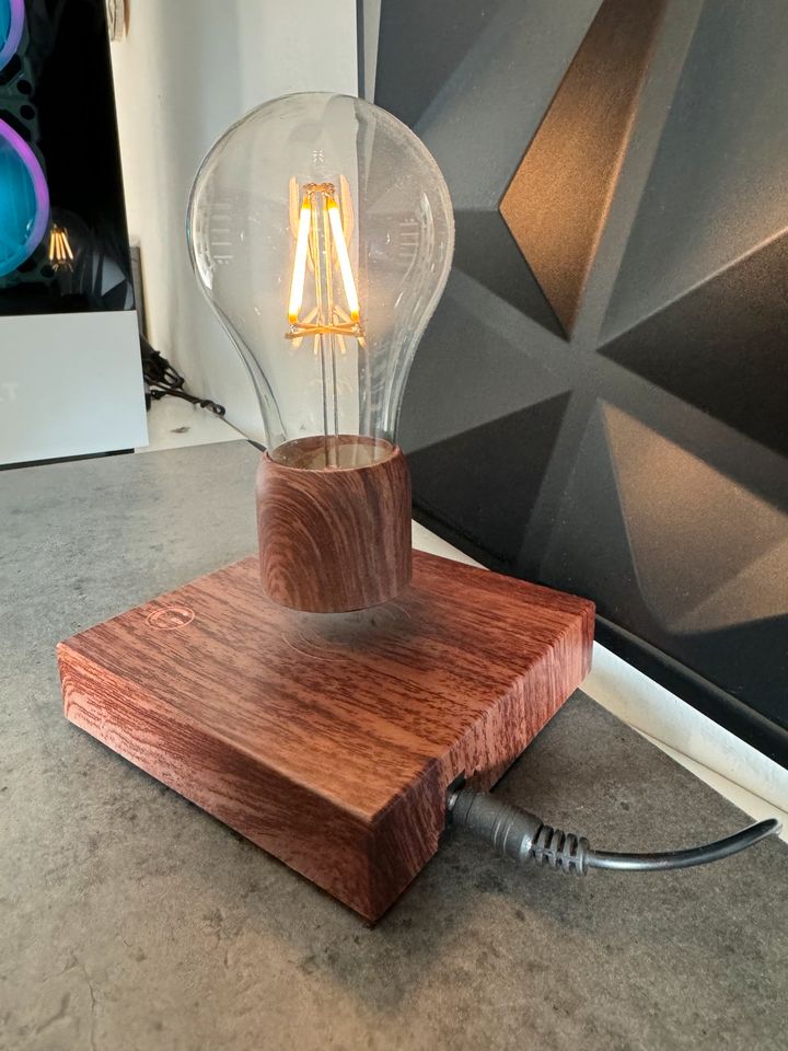 Schwebende Lampe Tischlampe Holz Touch in Creußen