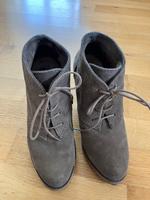 Damenstiefel aus grauem Rauleder (Wildleder) mit Absatz, Größe 38 Bayern - Regensburg Vorschau