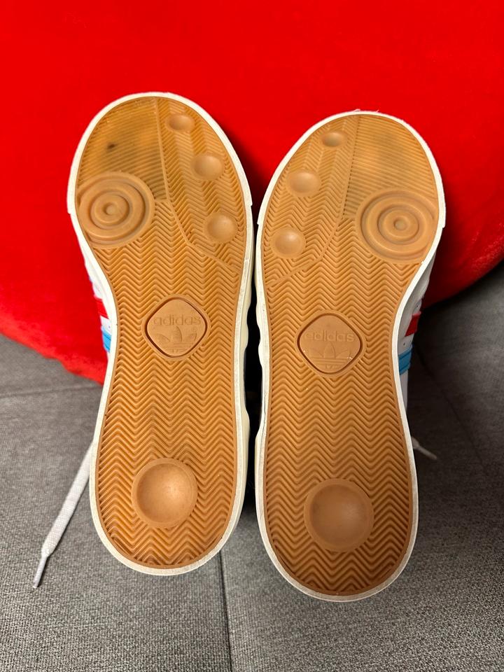 Adidas Basket Profi Schuhe Sneaker Sportschuhe Größe 42 in Landshut