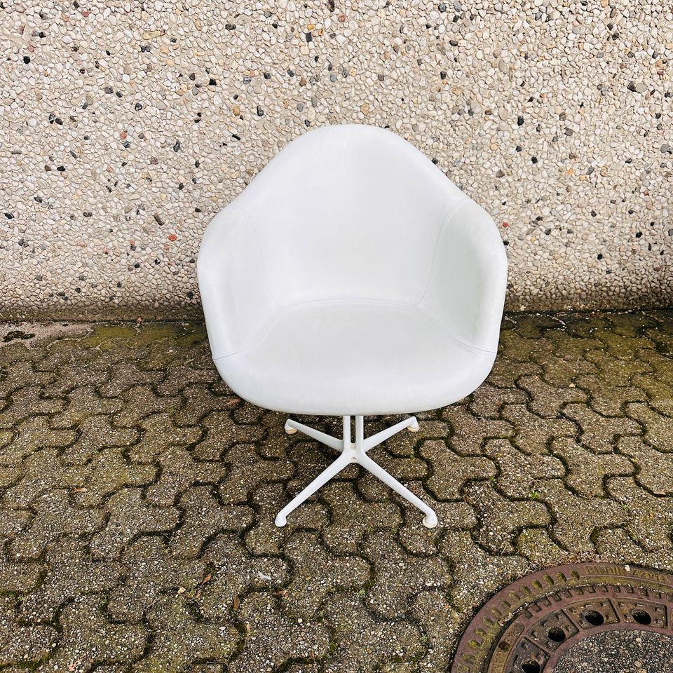 SETPREIS! 3x Herman Miller / Vitra - Charles & Ray Eames - Fiberglass Armchair | Stühle / Sessel | Zeitloser Designklassiker | La Fonda in Düsseldorf