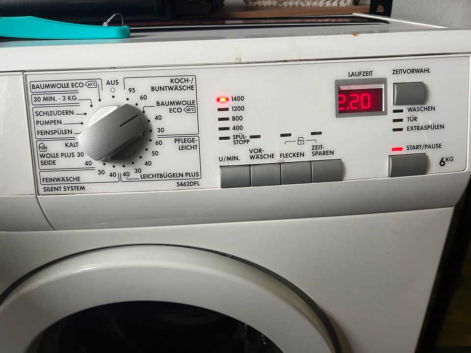 AEG Waschmaschine  (Läuft noch aber schlägt beim schleudern) in Eisfeld