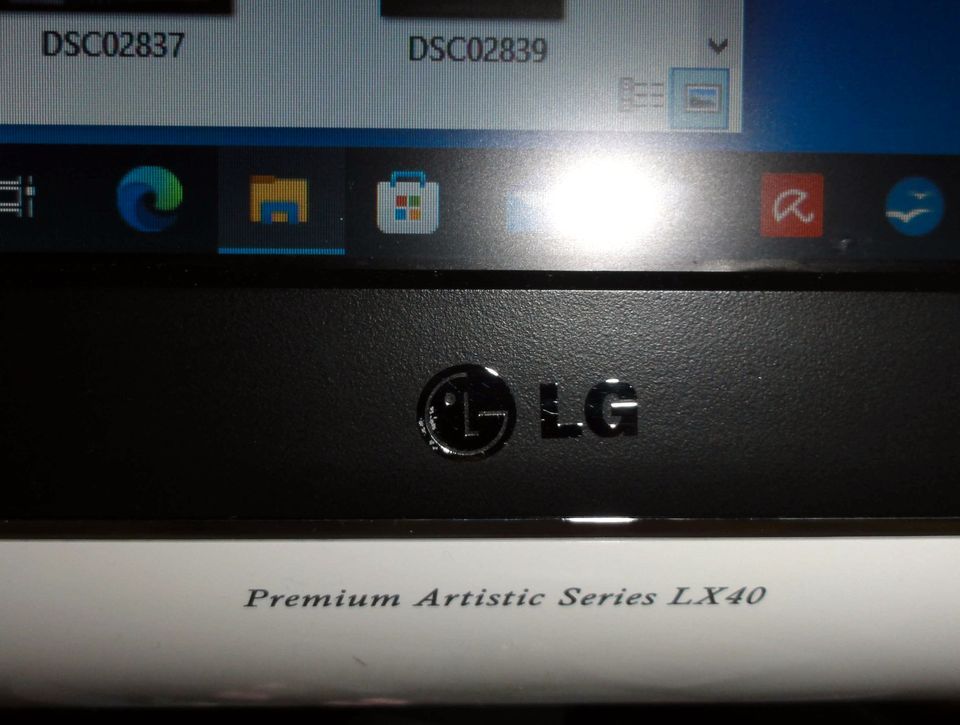 Schönes PC Monitor 19 Zoll Premium Artistic Series LX40 LG Flatro in Berlin