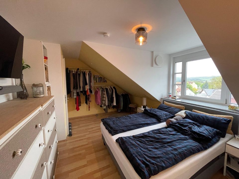 Lichtdurchflutete 2-Zi-Dachgeschosswohnung mit Balkon in Regensburg zu vermieten in Regensburg