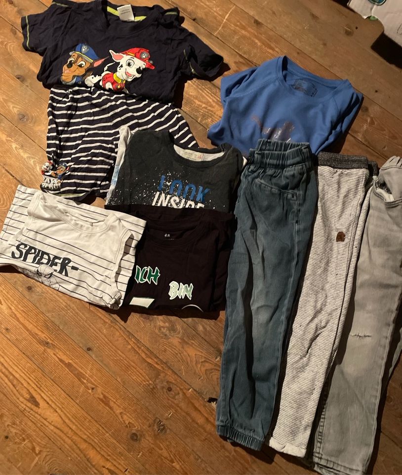 9 Teile jungen Paket gr 104/110 Hosen shirt T-Shirt Schlafanzug in Jork