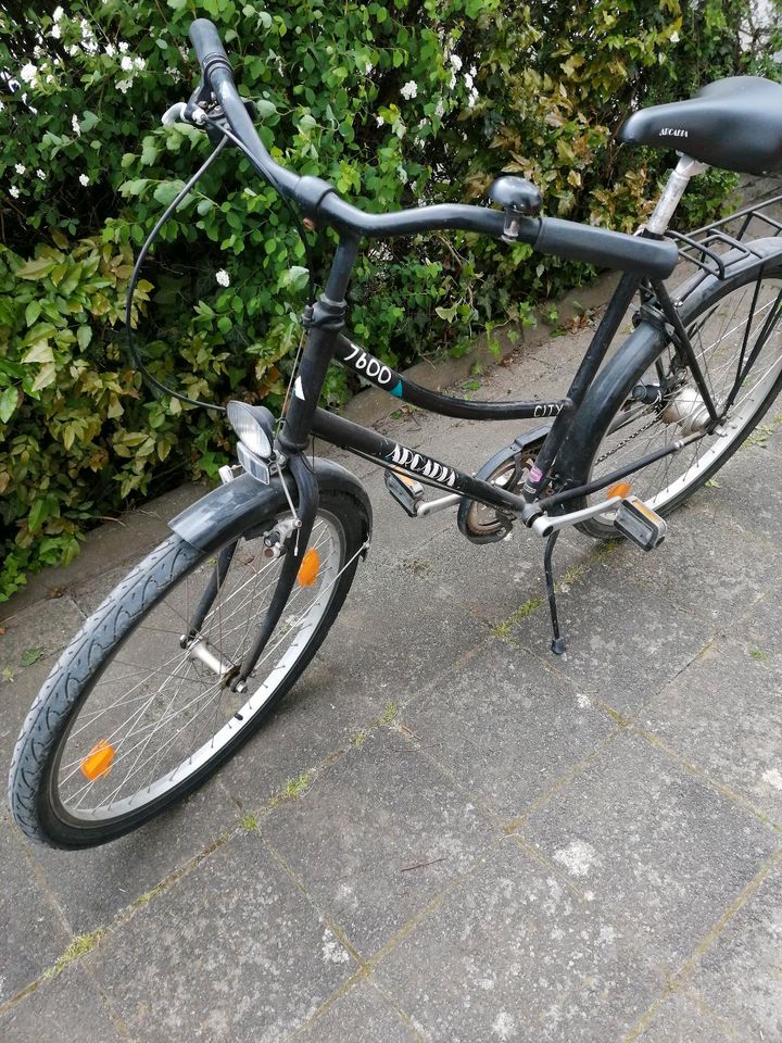 Damen Fahrrad 26 Zoll schwarz Arcadia City Bike Trekking Rad Tour in Worms