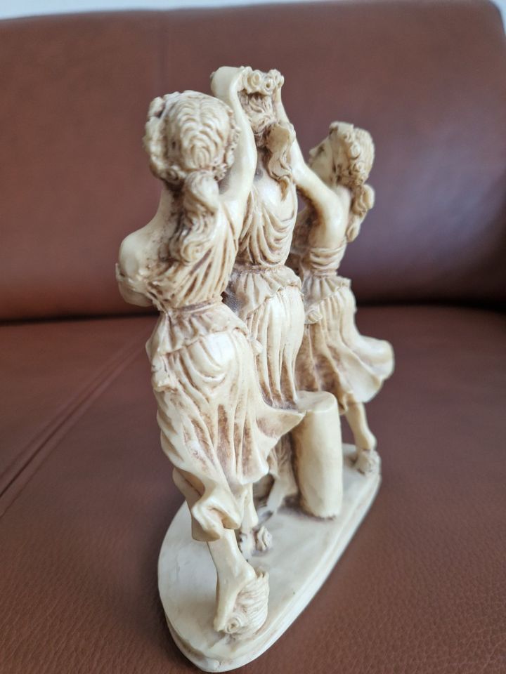 Schöne Italienische Alabaster Skulptur: "Die drei Grazien" H16 cm in Paderborn