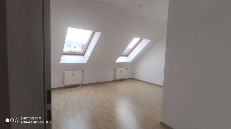 Moderne, helle Dachgeschoss-2-R-Whg. | Wanne & Dusche | Aufzug| nahe des Boulevards in Gräfenhainichen