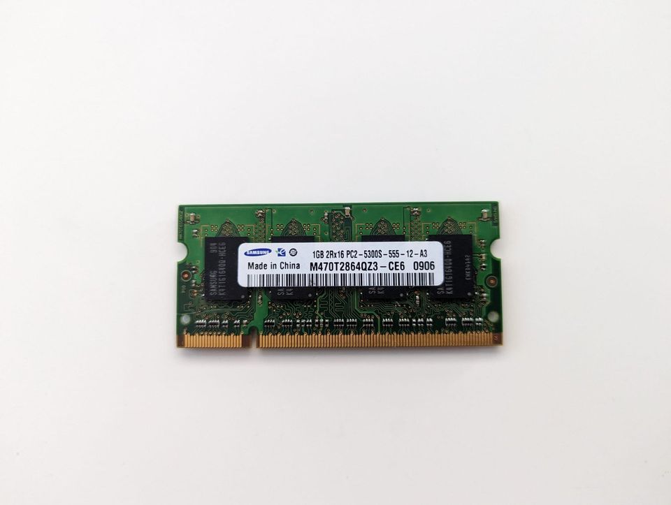 DDR2 SO-DIMM Samsung 1GB M470T2864QZ3-CE6 0906 in Recklinghausen