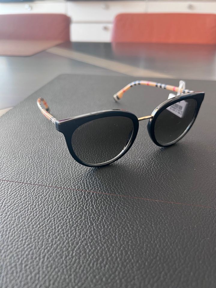 #S117 Burberry B4316 Sonnenbrille Ausstellungsstück Ovp 180€ in Teltow