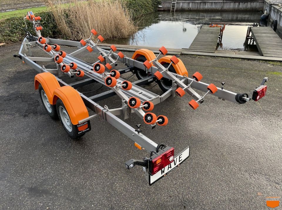 Trailer Vanclaes Excelleron Wave 2500-13"- 650, gebremst 2 Achsen in Berlin