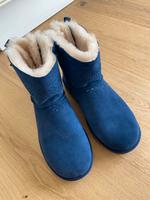 UGG Boots - Blau mit Schleife Nordrhein-Westfalen - Velbert Vorschau