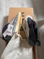 Adidas Yeezy quantum qntm Größe 43 1/3 Hessen - Kassel Vorschau