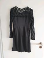 Schwarzes Kleid mit Spitzenärmeln Amisu Größe 34 Brandenburg - Kremmen Vorschau