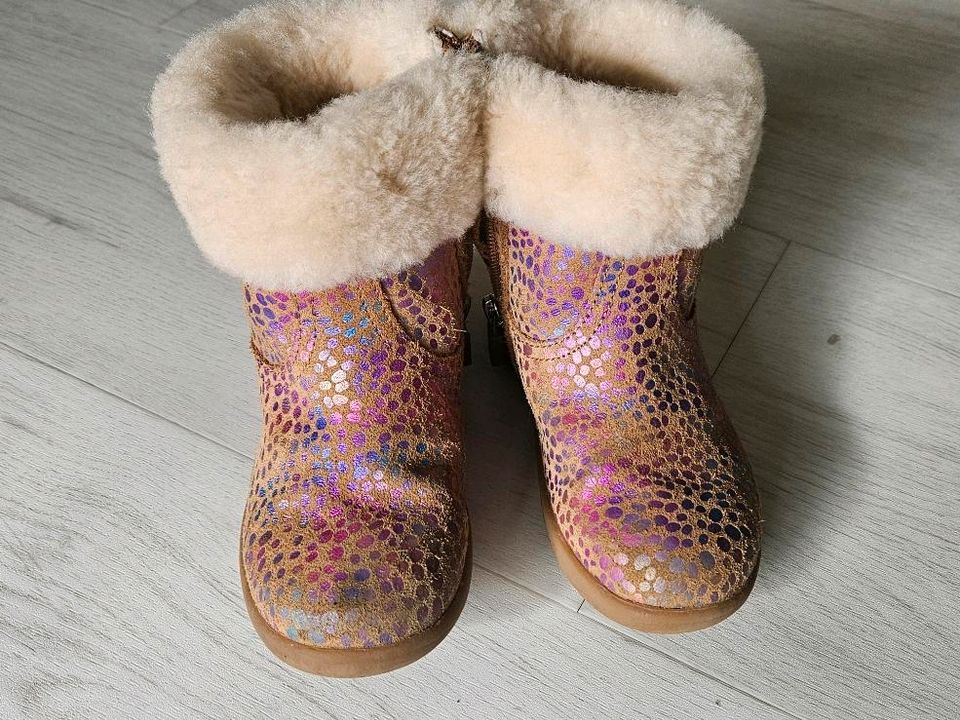 UGG Stiefel beige rosa bunt in Bergheim