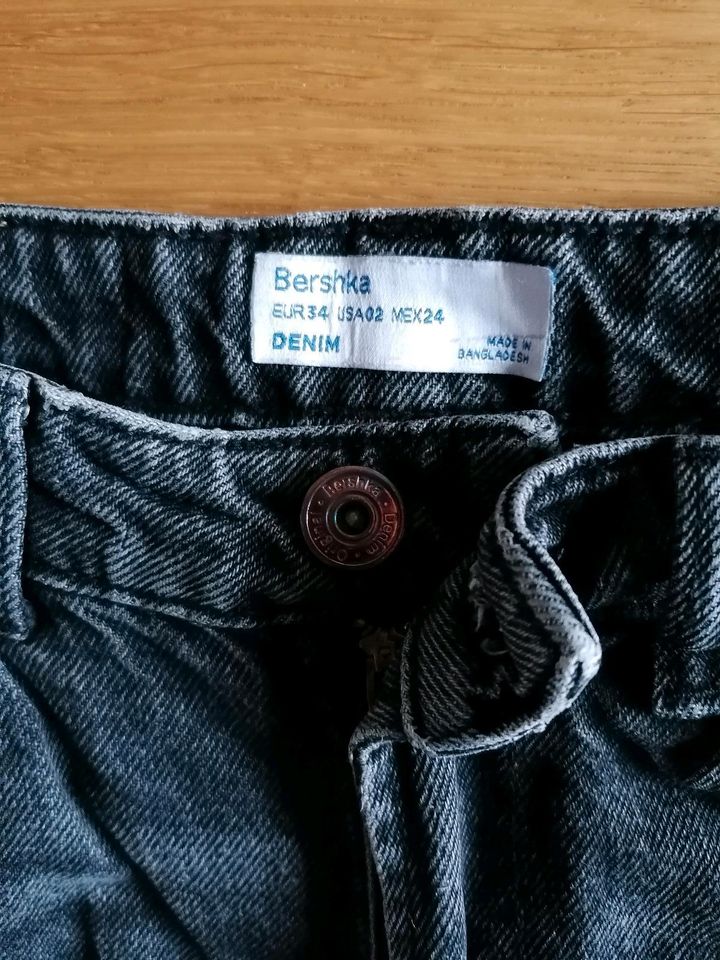 Jeans Bershka Größe 34 in Lenzkirch
