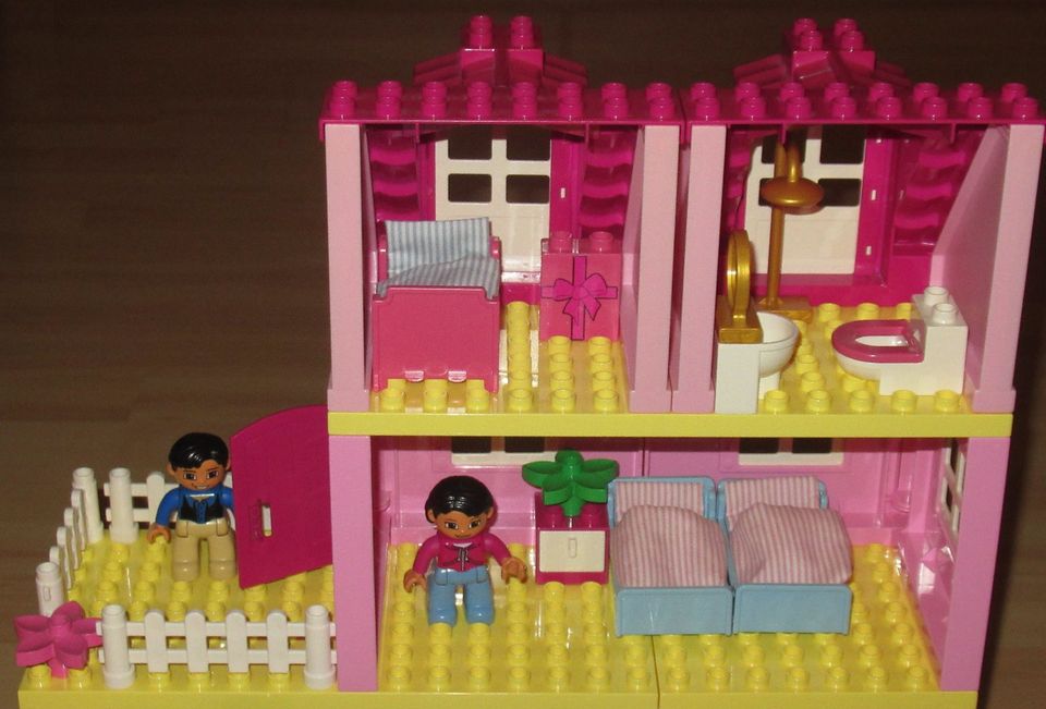 Lego Duplo Familienhaus Haus Bauplatten Möbel Rutsche Figuren in Waging am See