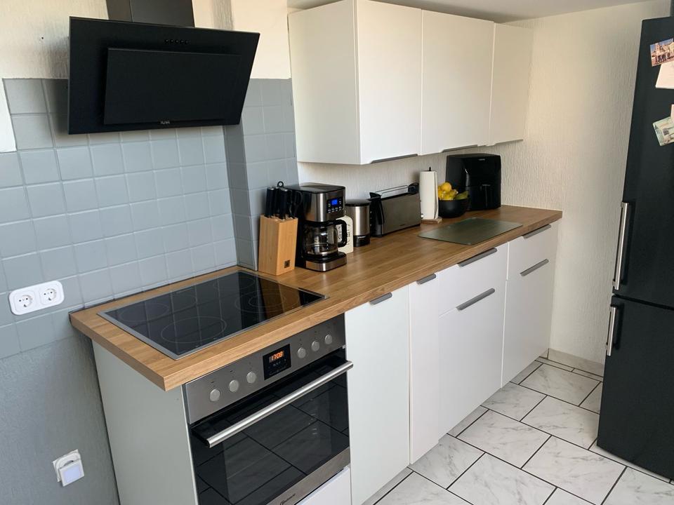 Schöne moderne gut geschnittene Dachgeschoss Wohnung mit EBK in Marl