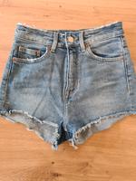 H&M divided Jeansshorts Gr. 34 wenig getragen Bayern - Schöllkrippen Vorschau