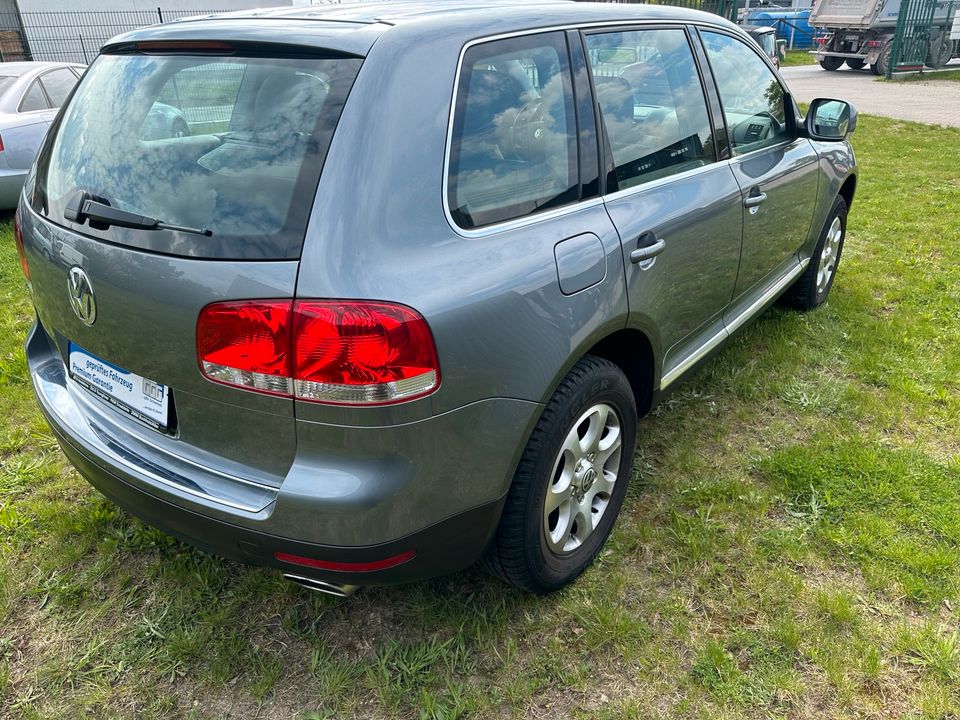 VW Touareg V8 4,2 ,,,NEUWAGEN ZUSTAND ““ WENIG KM SELTEN in Buchholz (Aller)