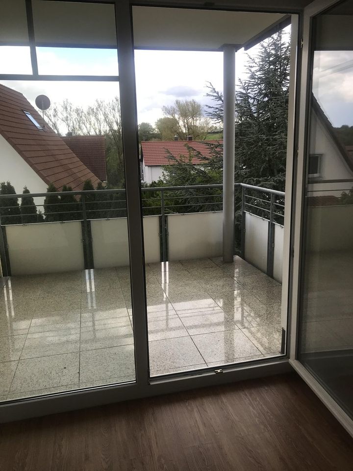 Sonnige 2,5 Zimmerwohnung - 72 m² -mit schönem Balkon- Gröningen in Satteldorf