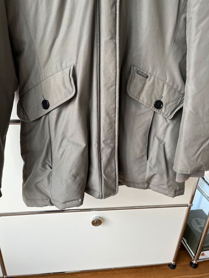 Woolrich Daunen-Parka Gr. XL (42) - Grau in Frankfurt am Main