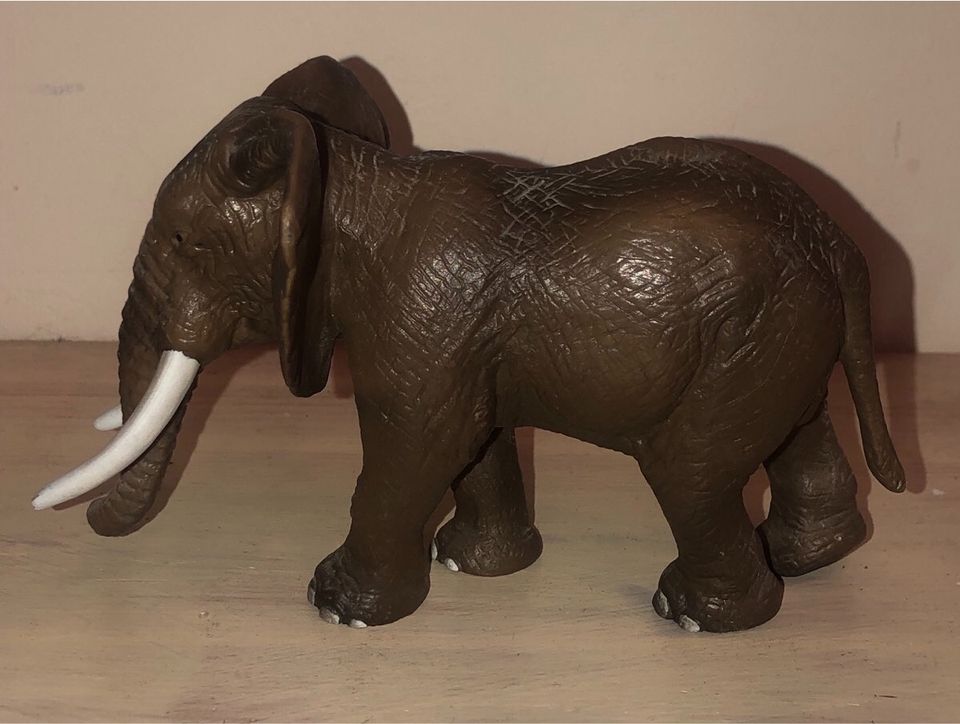 SCHLEICH 14341 - Wild Life, Afrikan. Elefantenbulle in Mecklenbeck