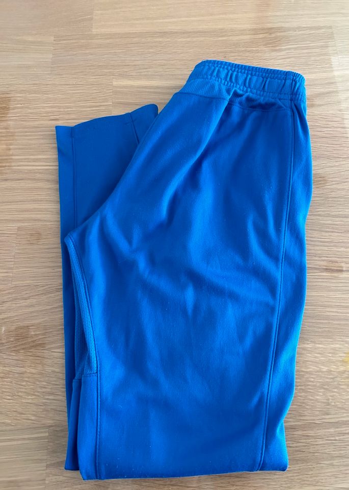 Royalblaue Nike Jogginghose Gr.xs 122-128 in Mettlach