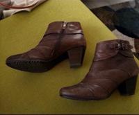 braune Lederstiefeletten in 39 von Janet D mit RV + Zierschnalle Sachsen-Anhalt - Südharz Vorschau