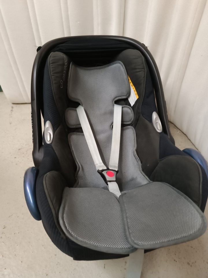 Maxi Cosi mit 2 Isofix Stationen in Radeberg