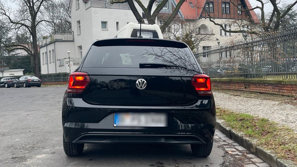 Volkswagen Polo schwarz in Berlin