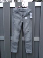 Neue Hose Jeans super skinny c&a 134 Nordrhein-Westfalen - Bergisch Gladbach Vorschau