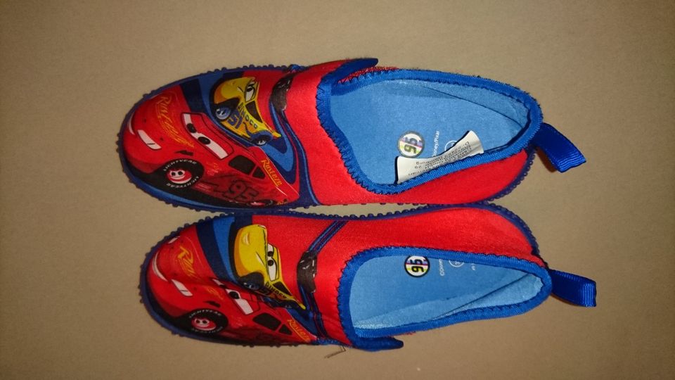 Disney Cars Badeschuhe Gr 31 32 Neoprenschuhe Badeschlappen in Jesenwang